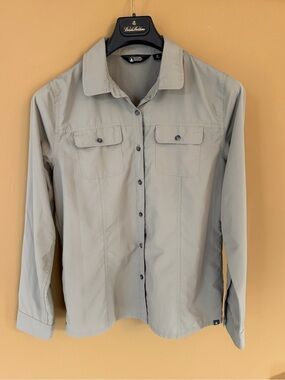 Eastern Mountain Sports Size medium lightweight outdoor